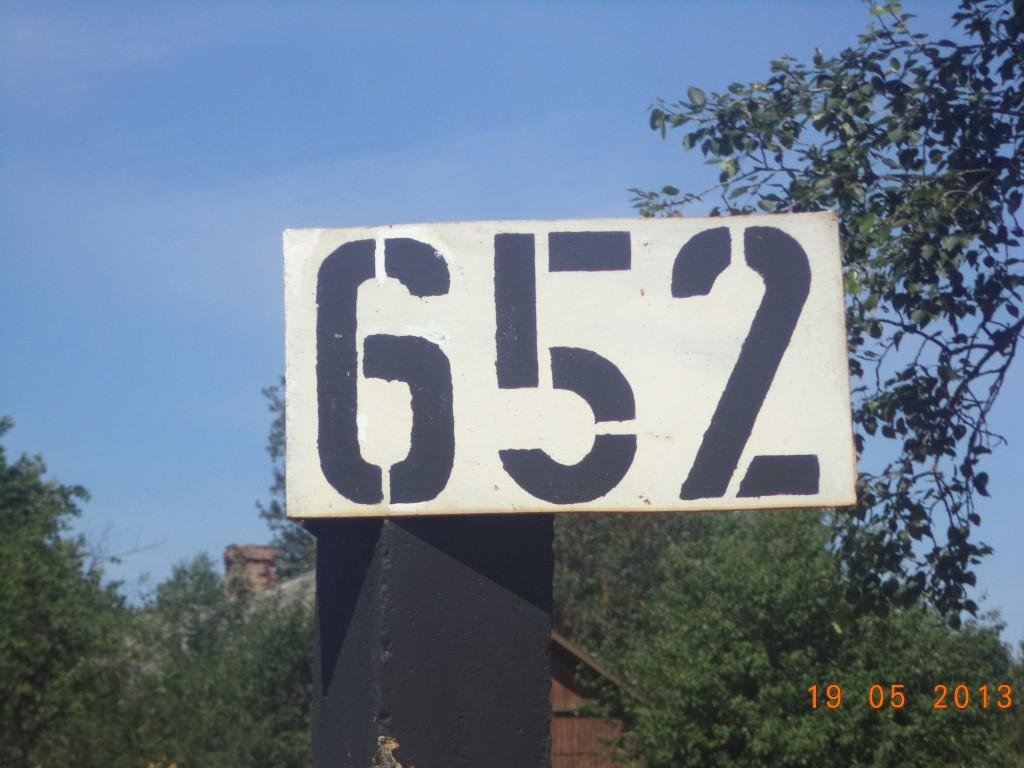 652 