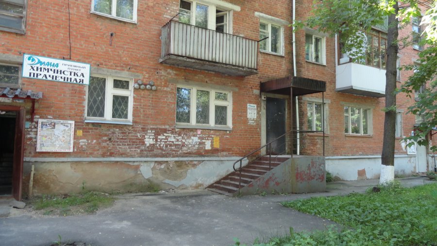 втаком состоянии все пять первых домов поселка. Настоящая трущоба.